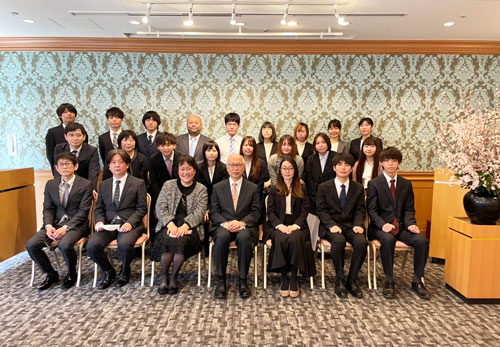 入社式集合写真