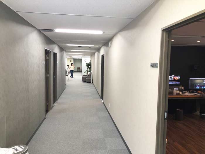 エムジェイの館内の通路