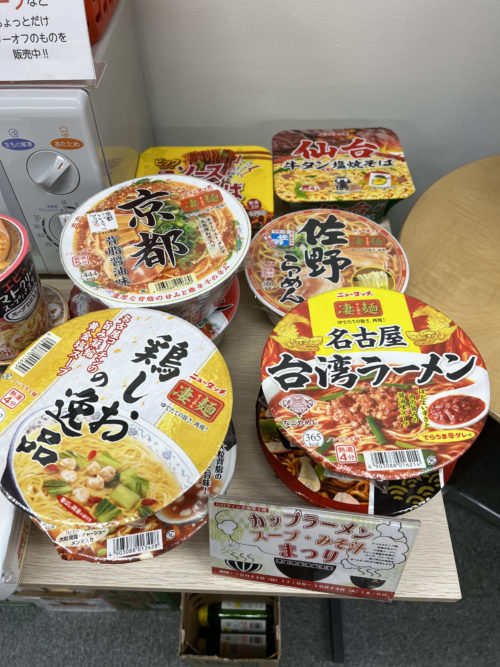 会場に並べたご当地カップラーメン