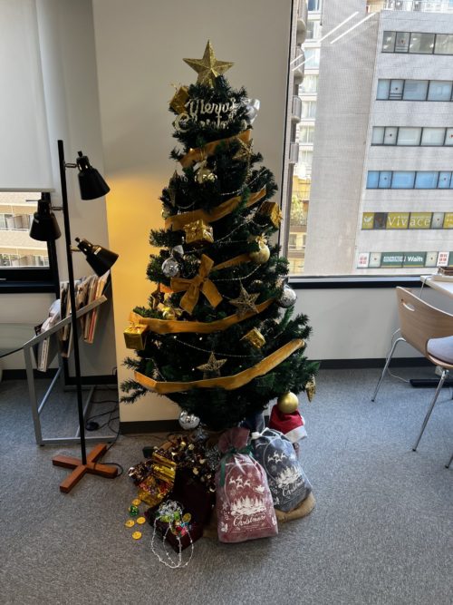 金のクリスマスツリー