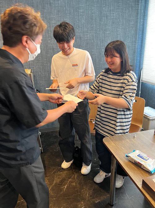 北澤賞を受賞したスタッフの画像