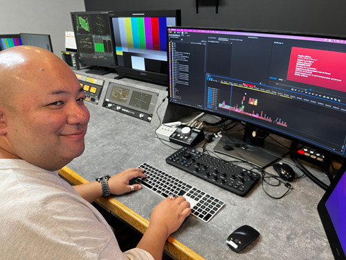 編集をする根立さん