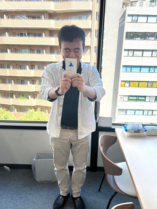 福引きに当たったスタッフの画像