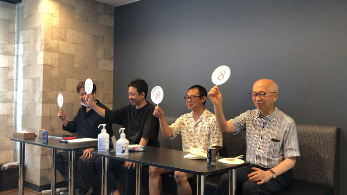 動画コンテストの審査の様子