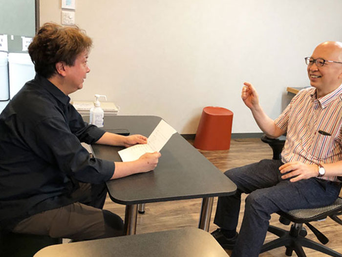 北澤部長のインタビューに答える森田社長