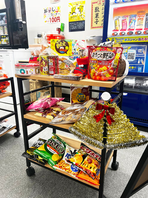 夜市-golden.ver-の看板と会場の様子