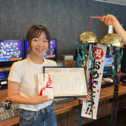 動画コンテストで受賞した社員