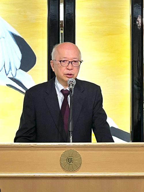 開会の挨拶をする森田社長