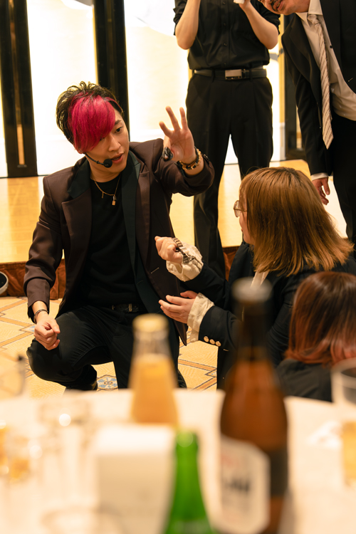 ミタマさんのマジックに参加する社員