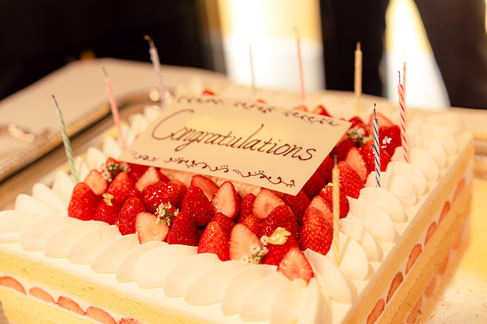 お祝いのケーキの画像