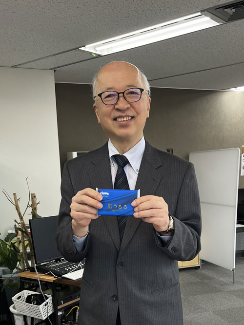 福引き大会で盛り上がる社長