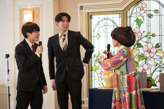 新入社員と「徹子の部屋」をするシンディーさん