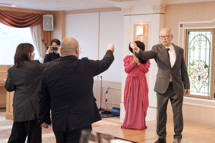 社長とじゃんけん大会をする社員