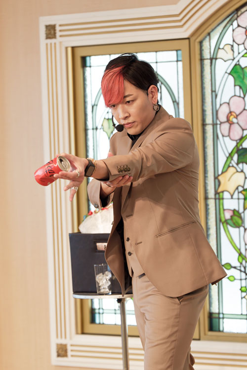 マジシャンミタマさんの缶ジュースを使ったマジック