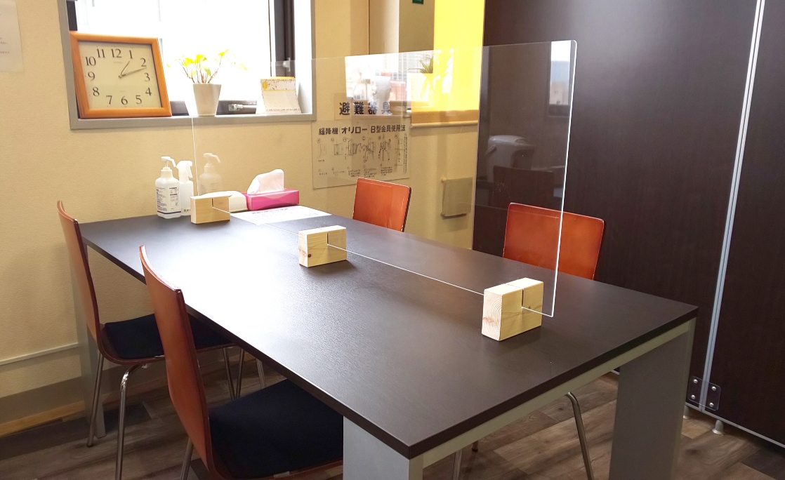 MJ８Fフリースペース　アクリル板