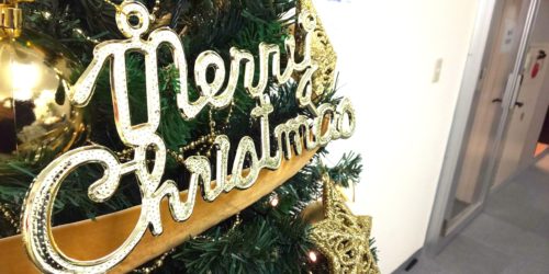 金のクリスマスツリー