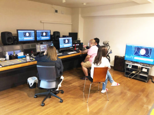 講習会を受ける社員