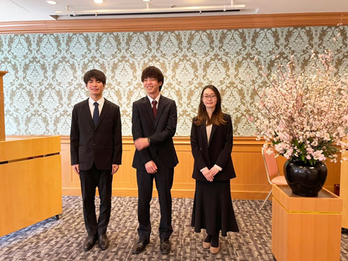 ３人の新人社員