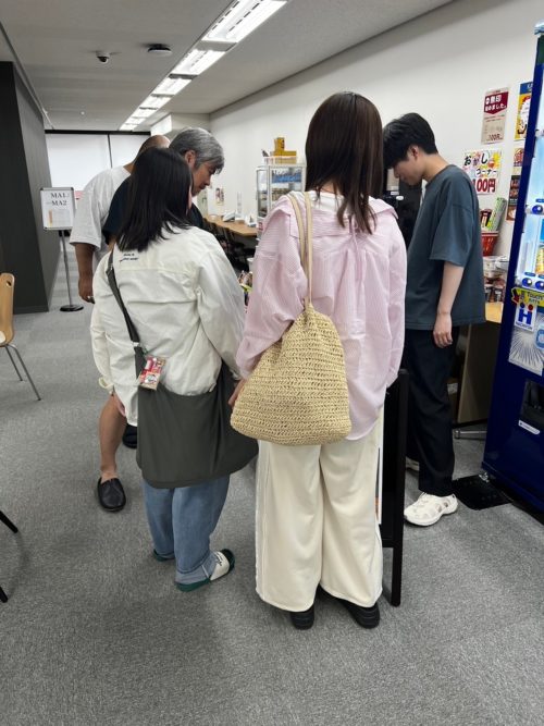 カレーフェアの会場に集まった人達