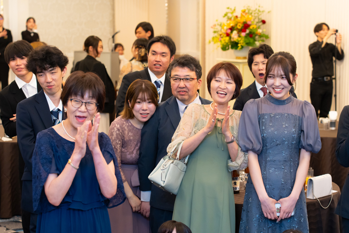 マジックに盛り上がる参加者