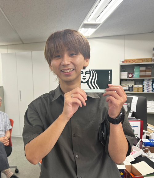 福引きでスタバぼギフトカードが当たった社員