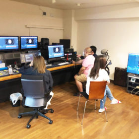 講習会を受ける社員