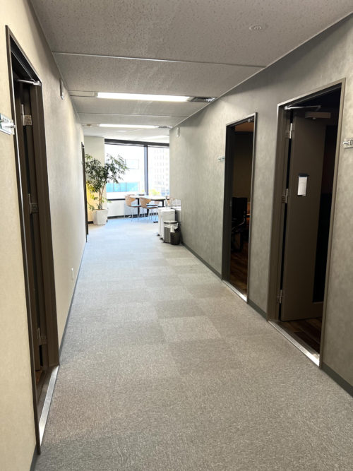 エムジェイスタジオ通路