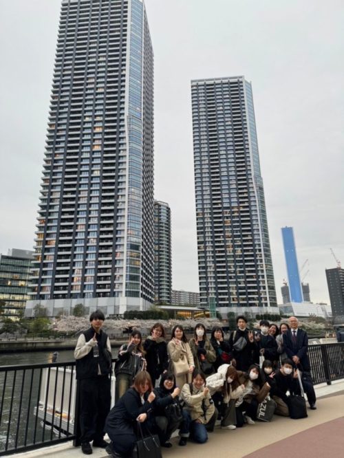 屋形船に乗船前に記念写真